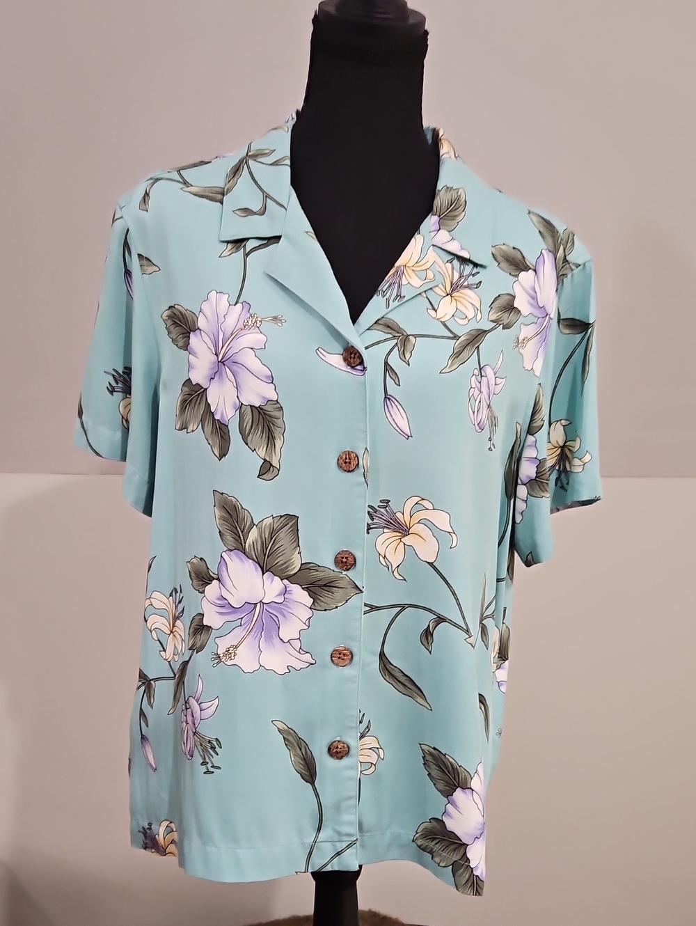 Sugar Reef Women's Light Teal Floral Button-Up Blouse. Size L